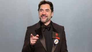 Javier Bardem’s Iran Protest Oscars Pin Is the Same He Wore in 2003 for Iraq: ‘Another Illegal War’ | Video
