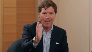 Tucker Carlson Slides Into Antisemitic Slop in Interview With Mike Huckabee 